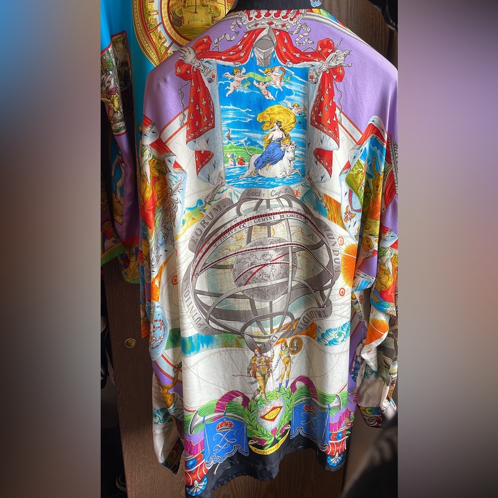 Very Rare Gianni Versace Emperuer Romain Print Silk button up shirt